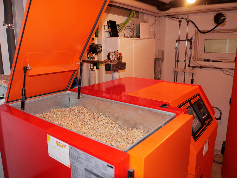 Palletheizung2 bei Baumeister Elektrotechnik in Erlenbach